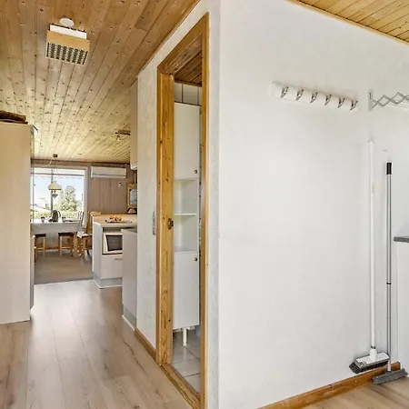 Feriehus 3 Værelses Dejlig Bolig I