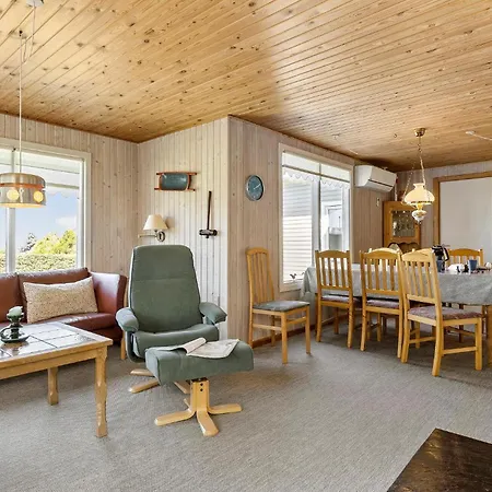 Feriehus 3 Værelses Dejlig Bolig I *